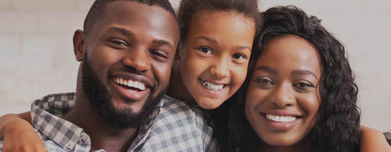 1280×500-mother-father-child-home